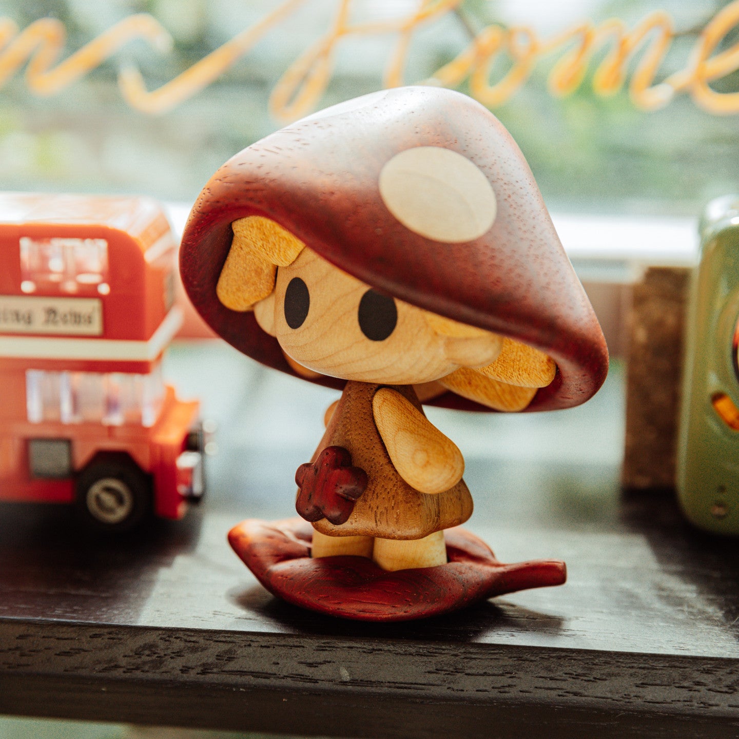Mushroom solid wood figure 2