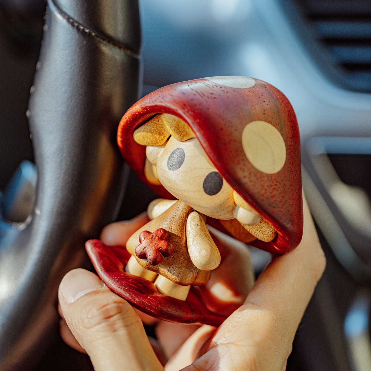 Mushroom solid wood figure 4