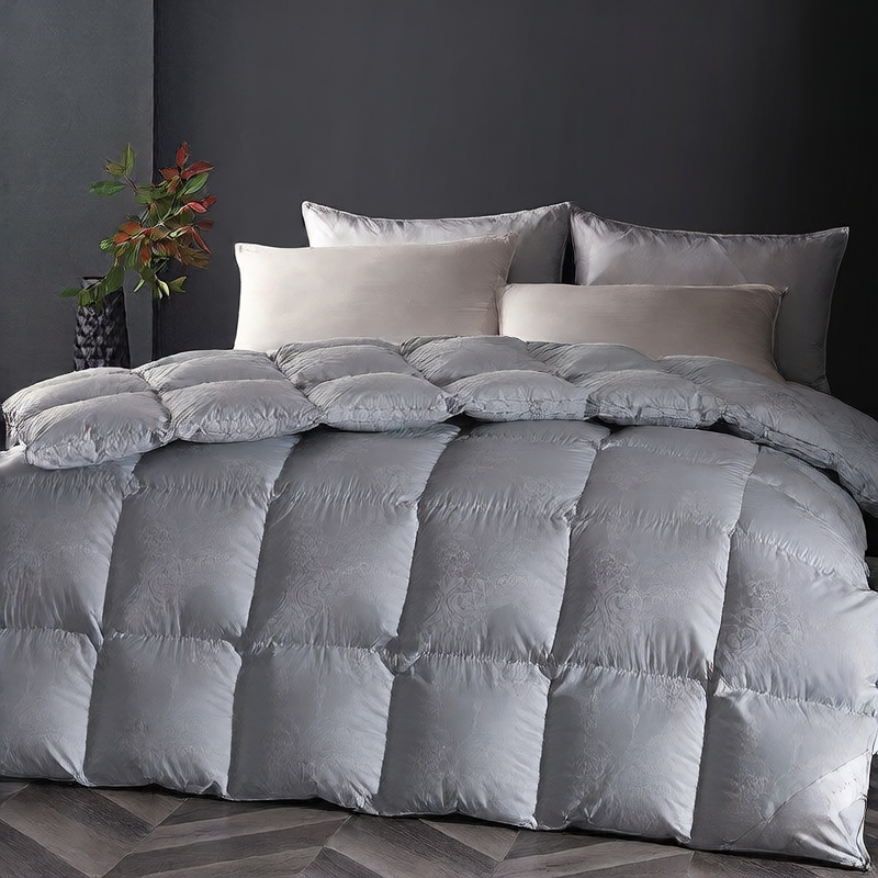 White goose down and duck down quilt