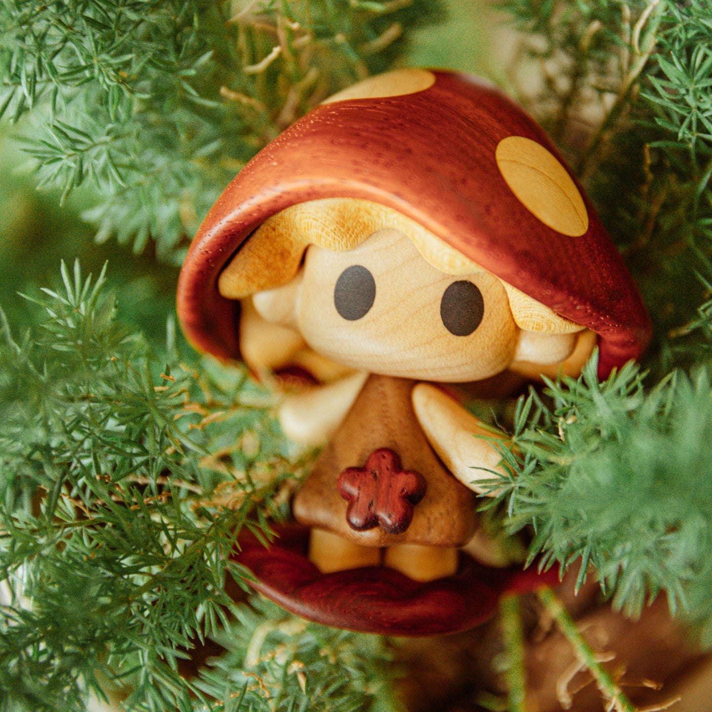 Mushroom solid wood figure 3