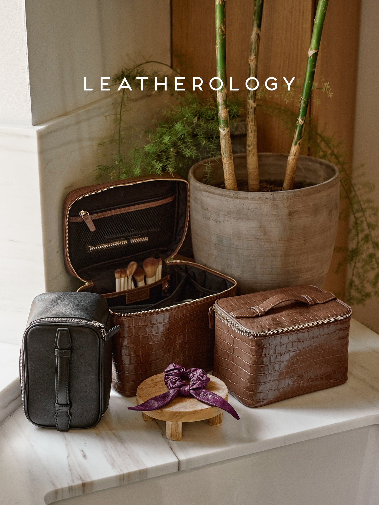 Genuine Leather Cosmetic Bag with Handheld Handle 3