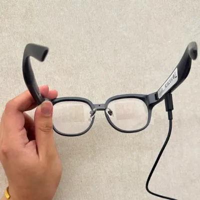 AR Smart Glasses with Translation and Teleprompter
