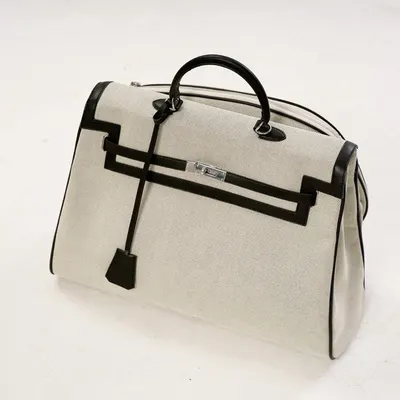 Large-capacity tennis bag